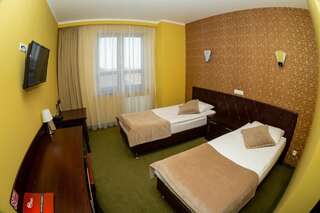 Отель Hotel Szyszko Сувалки Двухместный номер с 1 кроватью или 2 отдельными кроватями-1
